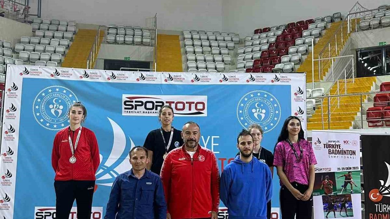 Büyükşehir Belediyesporlu badmintoncular yine zirvede