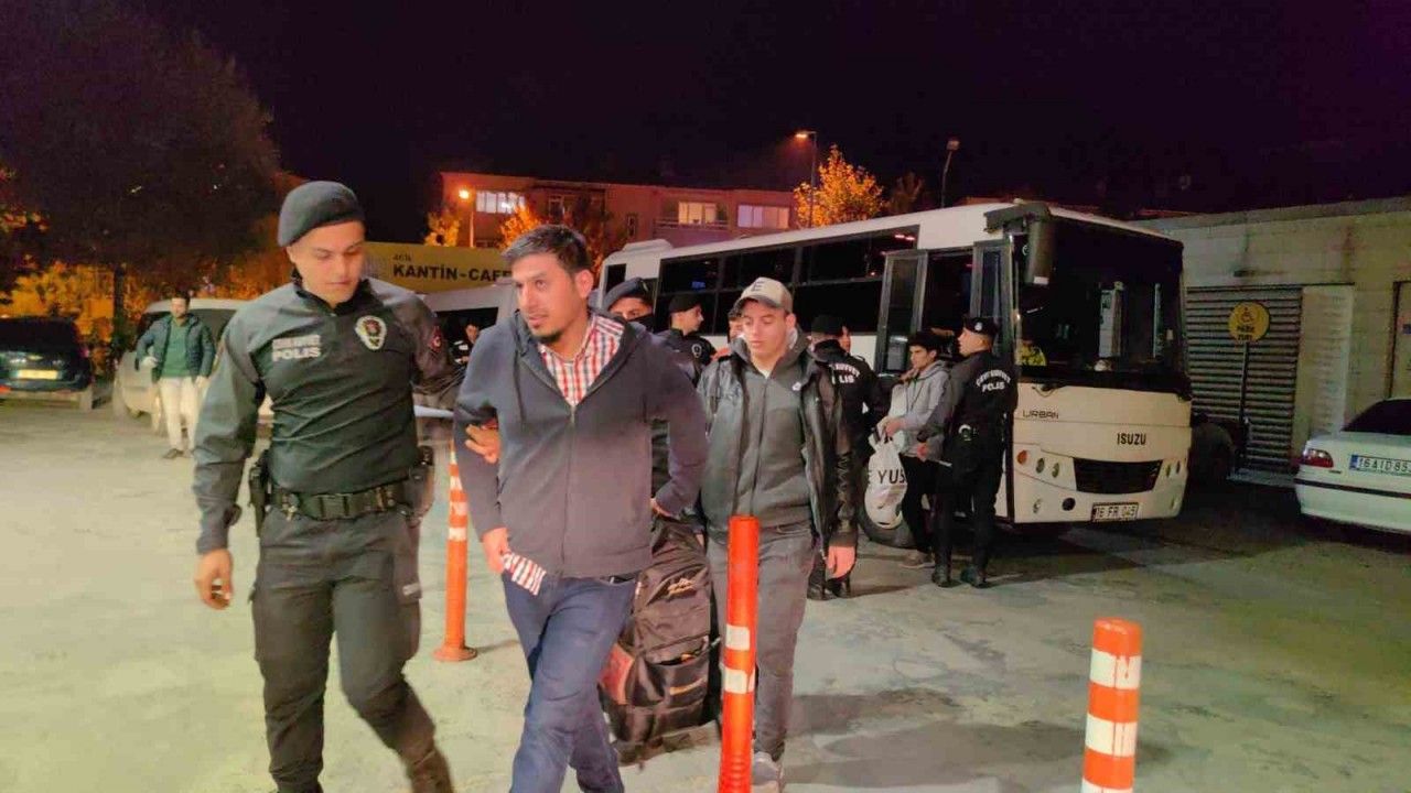 İnegöl’de 20 kaçak göçmen yakalandı!