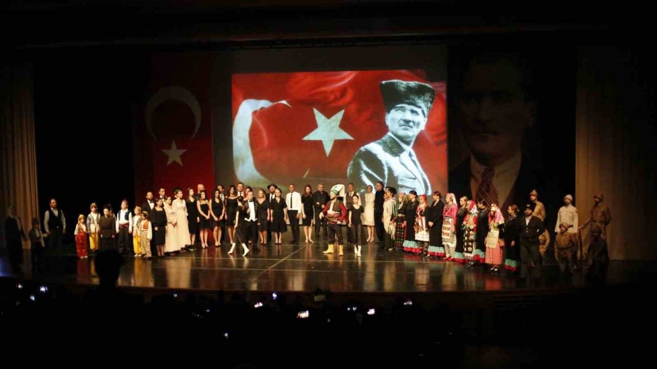 "İz" gösterisi Atatürk’ün hatıralarını yaşatıyor