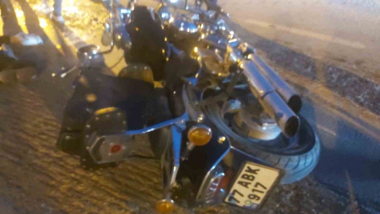Motosiklet traktöre çarptı: 2 yaralı