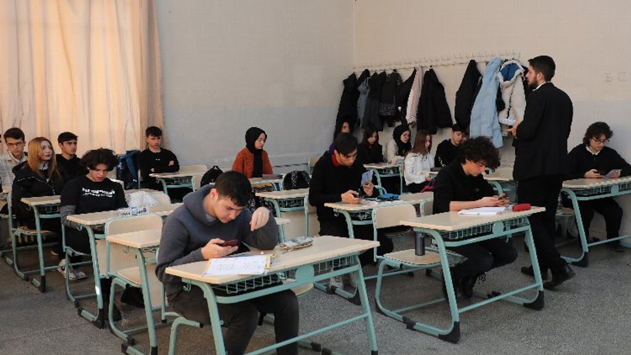 Konya'da üniversite adaylarına eğitim desteği