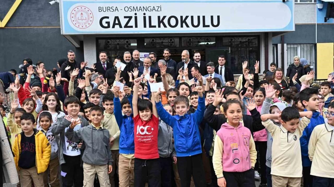 Alinur Aktaş’tan ders başı yapan öğrencileri ziyaret etti