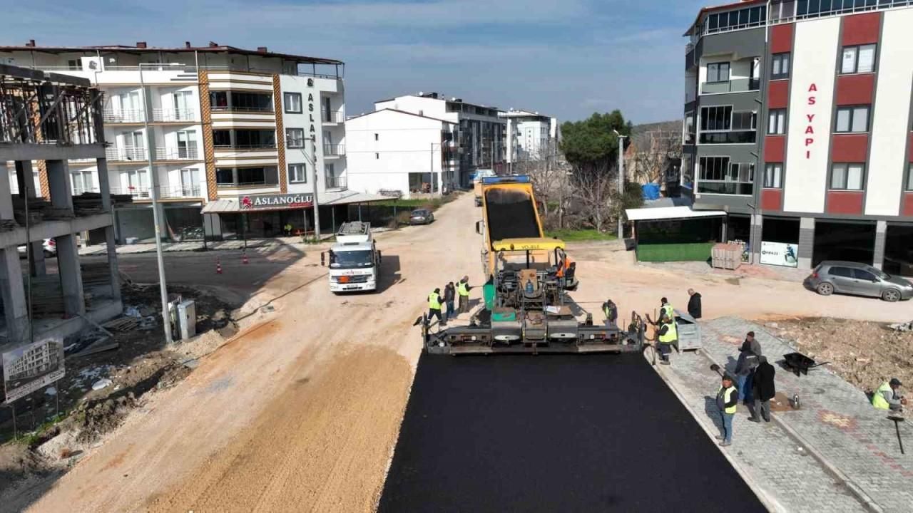 Mustafakemalpaşa’da asfalt çalışmaları hız kazandı