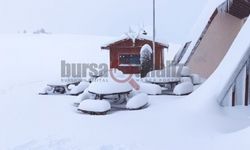 Uludağ’da yoğun kar yağışı sonucu kar kalınlığı 50 santimetreye ulaştı