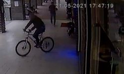Bursa’da bisiklet hırsızı güvenlik kameralarına yakalandı