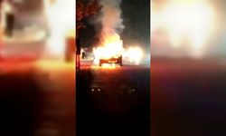 Bursa’da park halindeki otomobil alev alev yandı!