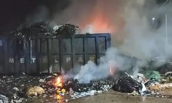 Bursa'da geri dönüşüm tesisi atık toplama alanında yangın
