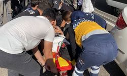Bursa’nın en işlek caddesinde yolun karşısına geçmeye çalışan kadına otomobil çarptı : 1 ağır yaralı