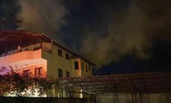 İnegöl'de 3 katlı evin teras katında korkutan yangın