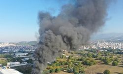 Bursa'da bulunan buzdolabı geri dönüşüm deposunda büyük yangın