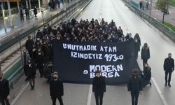 Bursa’da lise öğrencileri saat 09:05’te saygı duruşunda bulundu