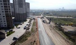 Osmangazi Belediyesi, ilçe genelinde bozuk yolları bir bir yeniliyor.