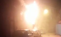 Bursa'da alev alev yanan ev mahalleliyi sokağa döktü