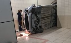 Bursa'da feci kaza can aldı! Otomobil metro durağına uçtu...