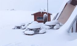 Uludağ’da  yoğun kar yağışı sonucu kar kalınlığı 50 santimetreye ulaştı