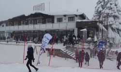 Uludağ’da ilk hafta sonu pistlerde yoğunluk olsa da hava şartları kayakçılara zor anlar yaşattı!