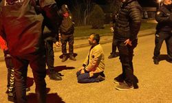 Bursa'da alkollü sürücü polise zorluk çıkartıp diz çöktü
