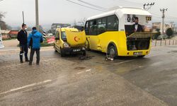Bursa'da yolcu minibüsü ile araç çarpıştı