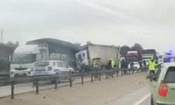 Kaza yapan tır nedeniyle Bursa-İzmir karayolu kısa süreliğine trafiğe kapandı