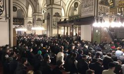 Bursalılar Miraç Kandili’nde Ulu Camii'ne akın etti