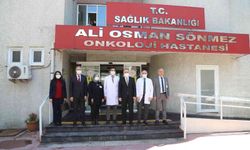 Alinur Aktaş, Onkoloji Hastanesi’nde doktorların 14 Mart Tıp Bayramı’nı kutladı