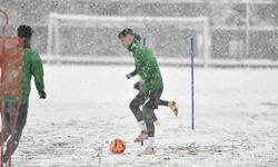 Bursaspor, Balıkesirspor maçı hazırlıklarına karlı havada başladı
