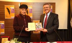 Dünya Şiir Günü Onur Ödülü bu yıl Ahmet Özer’e verildi