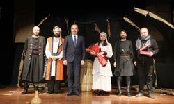 Mudanya Tiyatro Günleri'ne Aziz Nesin kabare ile final