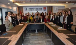 CHP'li kadınlar Atatürk'ü andı; eşitsizliğe işaret etti!