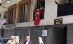 Bursa’daki patlamada şehit olan ceza infaz memurunun evine Türk bayrağı asıldı!