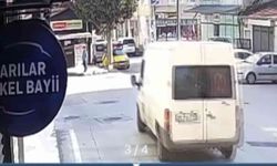 Bursa'da freni boşalan minibüs ağaca çarparak takla attı