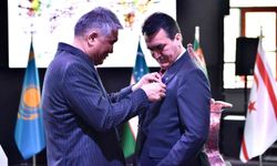 TÜRKSOY’dan Mustafa Dündar’a Onur Madalyası