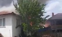 Bursa’daki yangın iki evi ve bir traktörü küle çevirdi