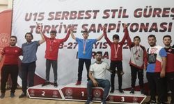 Bursa Büyükşehir Belediyesporlu güreşçi Türkiye şampiyonu oldu