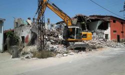 Osmangazi'de metruk binalar tek tek yıkılıyor