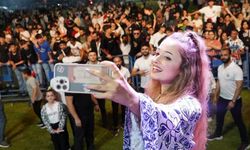 Pınar Süer, Kestel'de gençlerle beraber sahne aldı