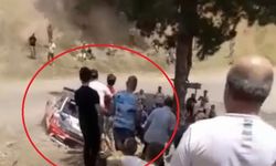 Ralli yarışında kontrolden çıkan yarış aracı, seyircilerin arasına daldı!