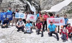 Bursa’da dağcılardan çevre için ‘atıksız yürüyüş’