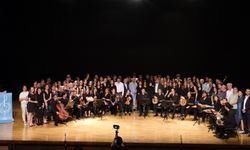 Zeki Müren Güzel Sanatlar Lisesi'nden parmak ısırtan Yıl Sonu Konseri