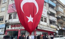 MHP Gemlik İlçe Başkanı'ndan bayrak sitemi