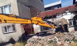 Osmangazi’de metruk binalar yıkılıyor