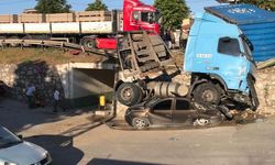 Bursa'da feci kaza! Freni patlayan tır araçları biçti