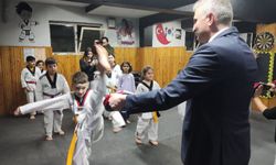 Gölcük'te Başkan Sezer teakwondocularla buluştu