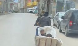Motosiklete bağladıkları çekçek arabasıyla çocuklarını böyle taşıdılar