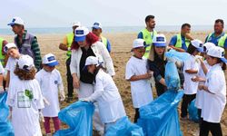 Karacabey’de minik çevre gönüllüleri sahili temizleyerek farkındalık oluşturdu!