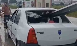 Bursa'da kaza, bariyerler otomobilin içinden geçti