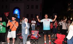 Bursalılar şampiyonluğu dev ekranlarda izledi!