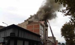 Bursa’da 5 katlı mobilya imalathanesinde yangın!