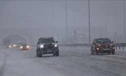 Kuzey Marmara Otoyolu'nda yoğun kar yağışı: Sürücüler ulaşımda güçlük çekiyor!