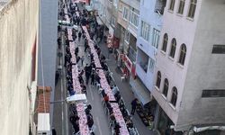 Mahalle gençleri birleşip bin kişilik iftar verdi